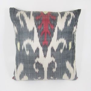 Gray and white ilat pillowcase